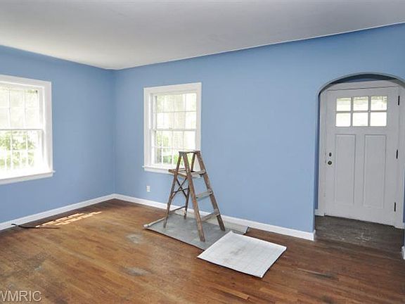 3rd image of 60 32nd St N
