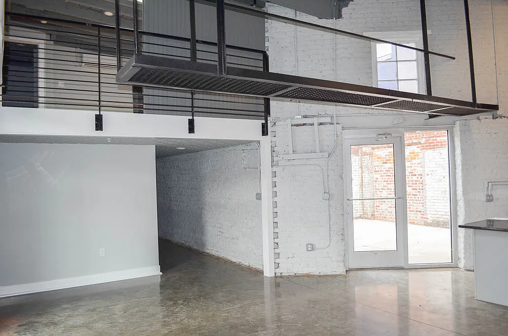 Building Photo - 1527 W Main St #1