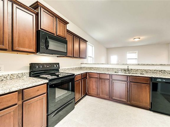4th image of 1629 Park Trails Blvd