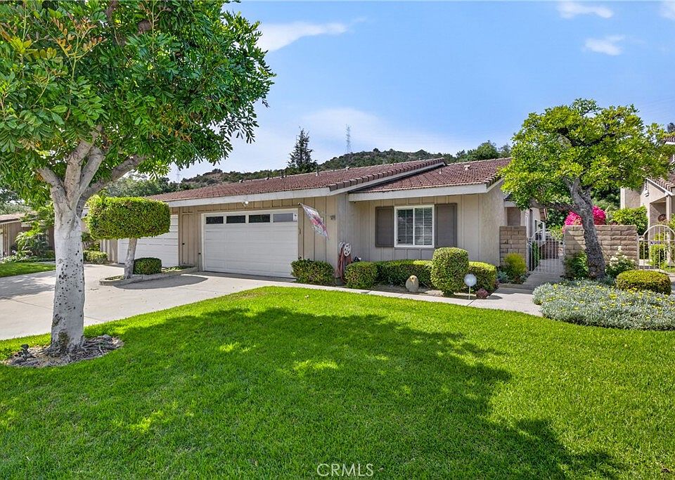 1st image of 909 Shady Ln