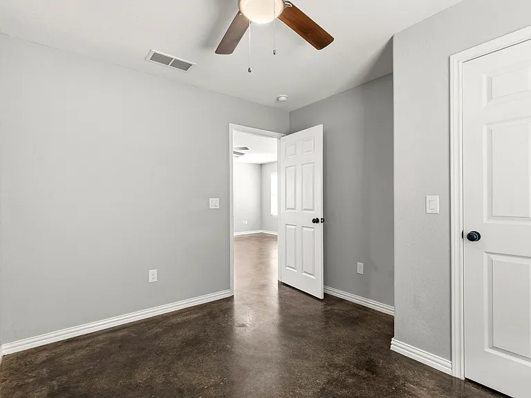 933 Rice St — Photo 7