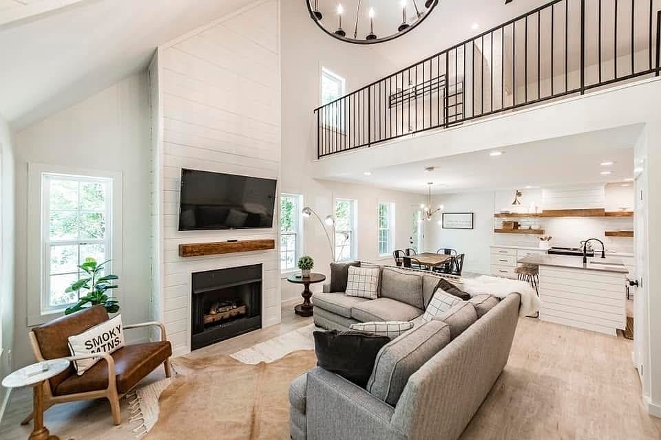 1st image of 623 Bear Trail Ln