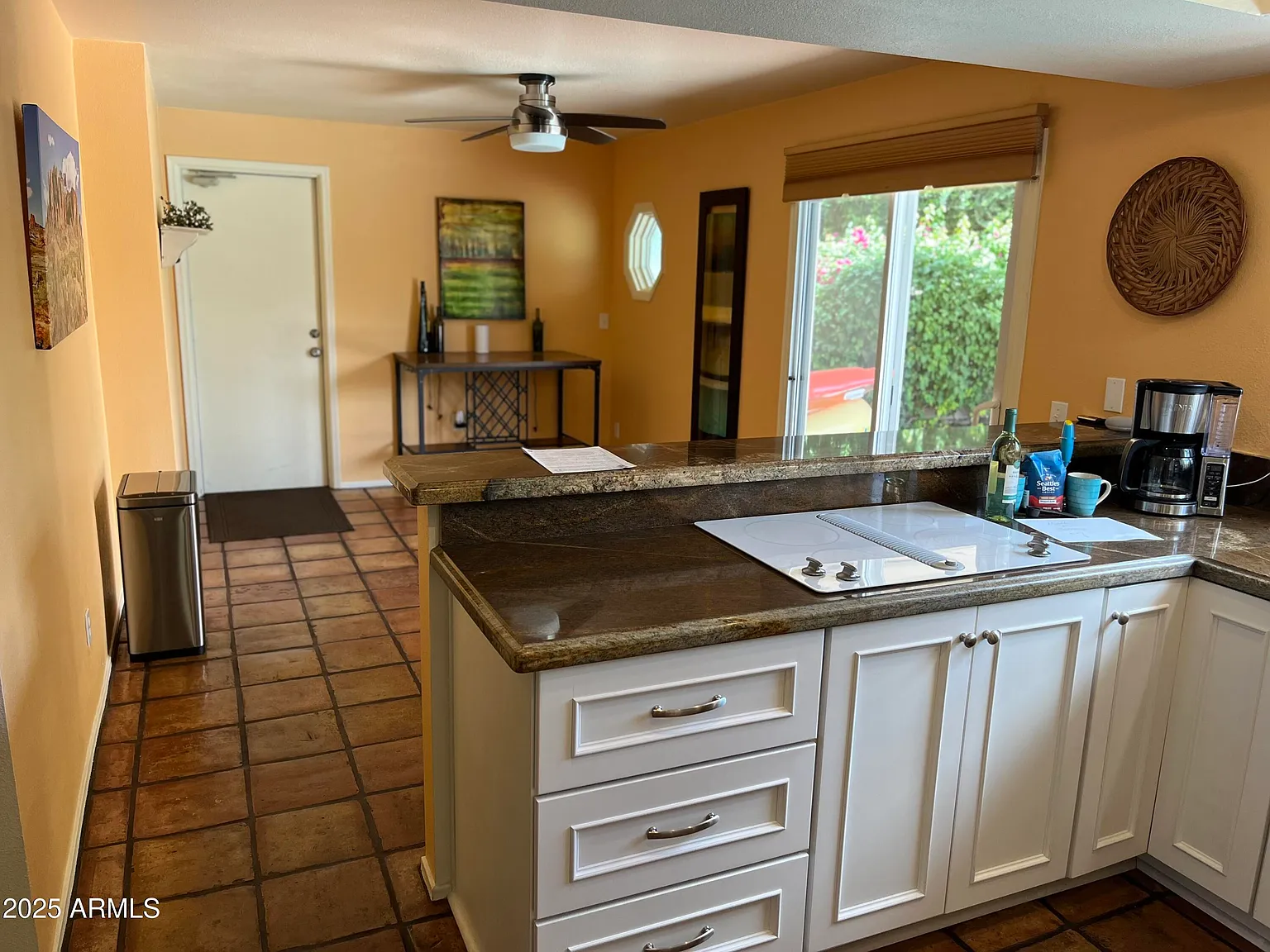 3 bed, 2.0 bath, 1823 sqft, $2,295 — Photo 4