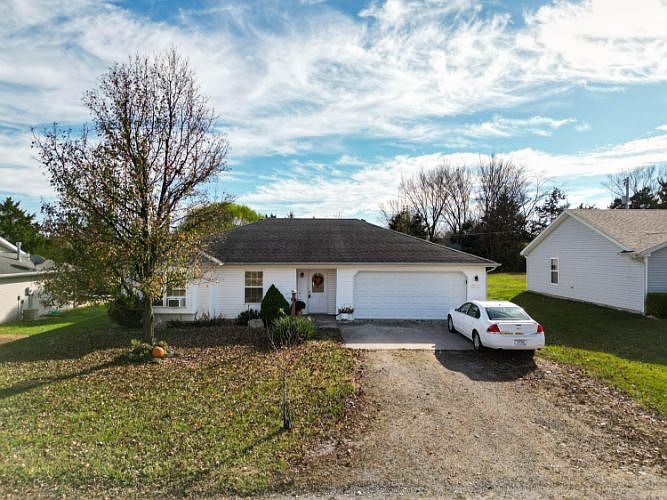 1st image of 904 W Chalet Dr