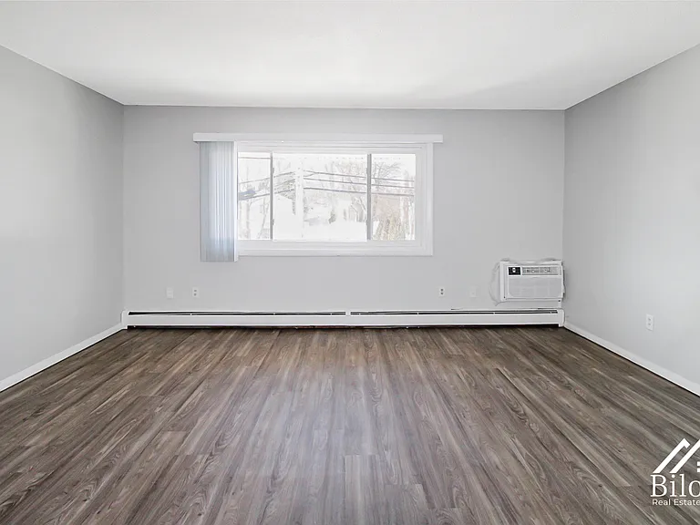 301 Oaklawn Ave — Photo 3