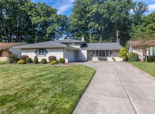 1872 Valewood Dr, Parma, OH 44134