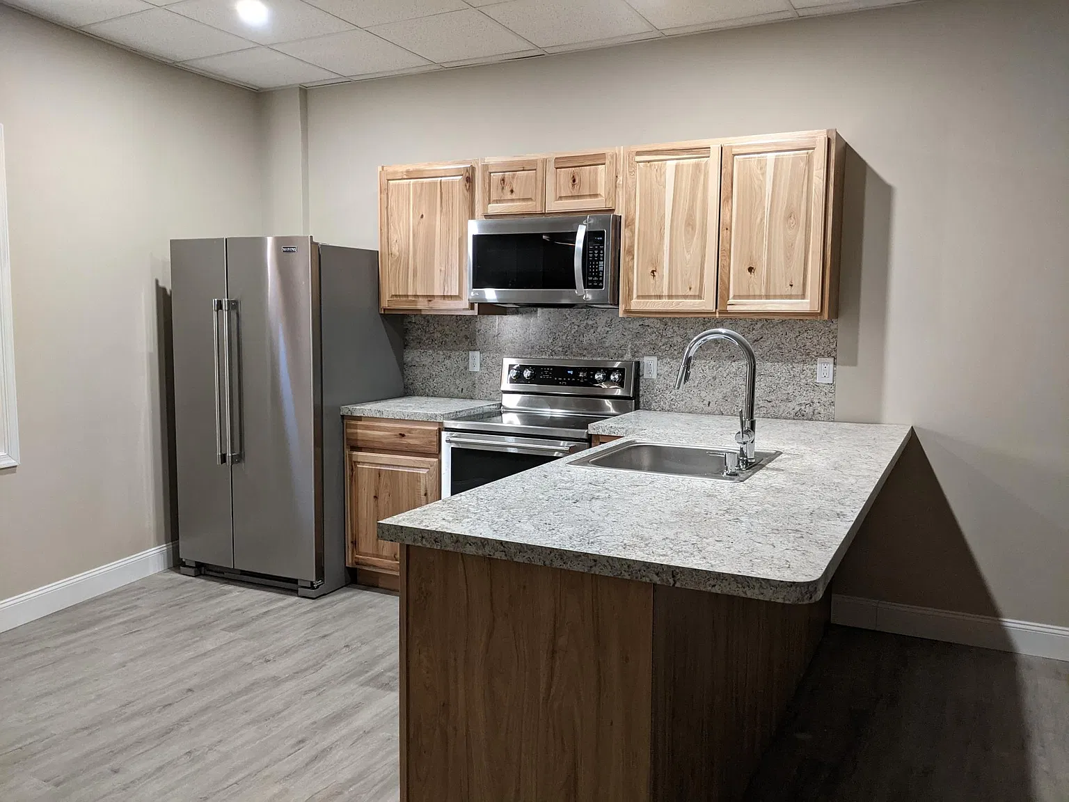 2 bed, 1000 sqft, $1,600 — Photo 3