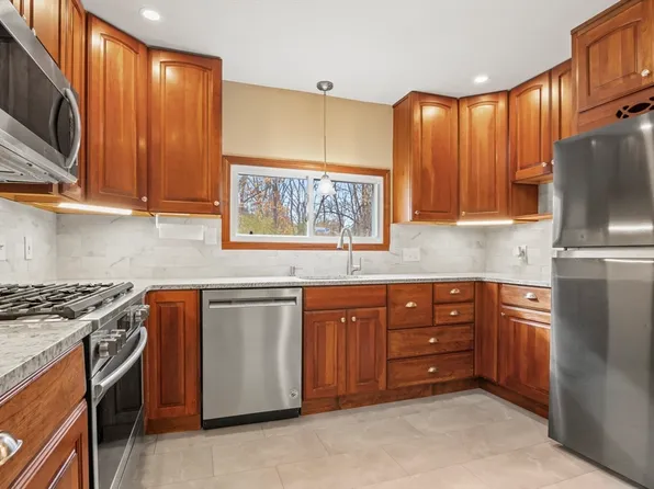 296 Astle St, Tewksbury, MA 01876