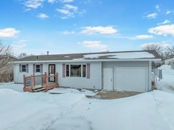15 4th St NE, Surrey, ND 58785