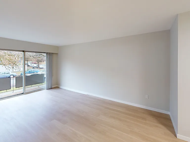 8735 Selkirk St — Photo 3