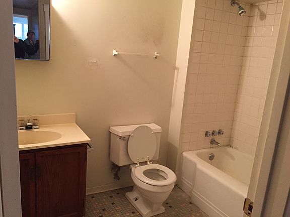 4th image of 4916 Forest Ave #1