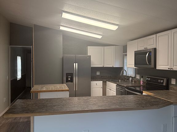 5th image of 265 Windsor Cir N