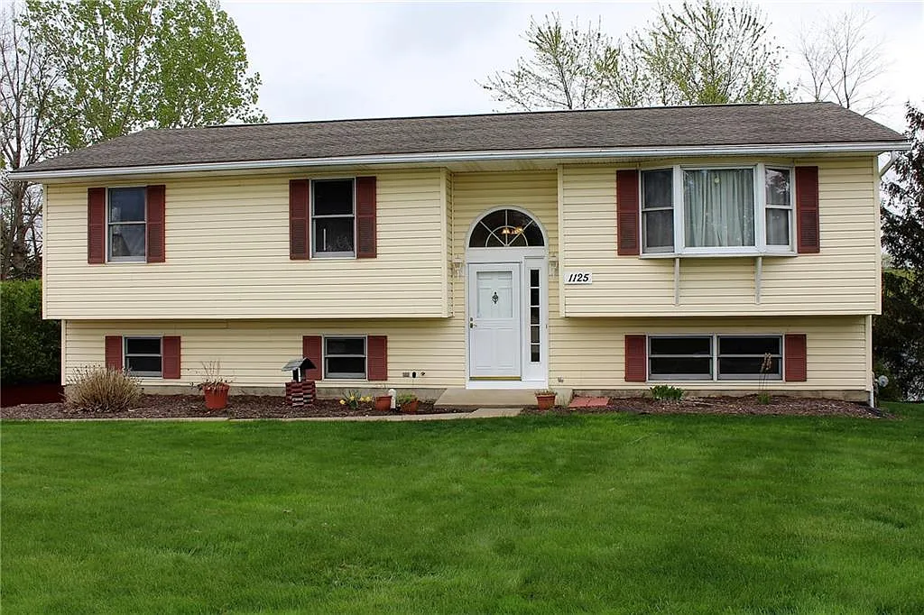 1125 E Arlington Rd photo 1