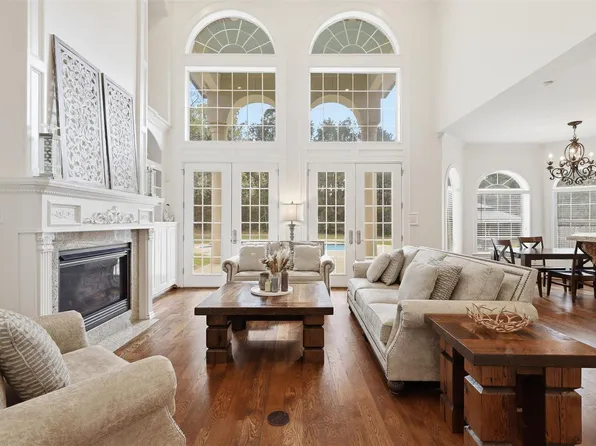 8582 State Highway 75 S, Huntsville, TX 77340