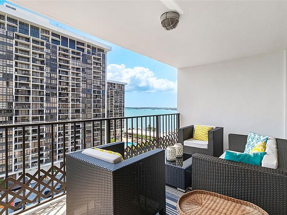 4th image of 1915 Brickell Ave #1402