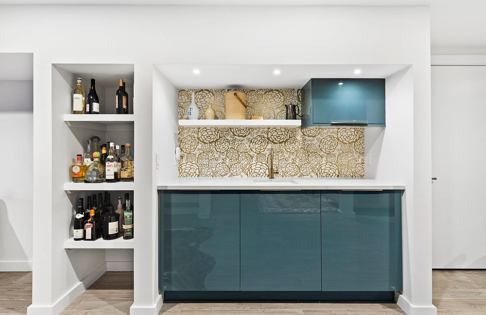  Wet Bar w/Wine Fridge