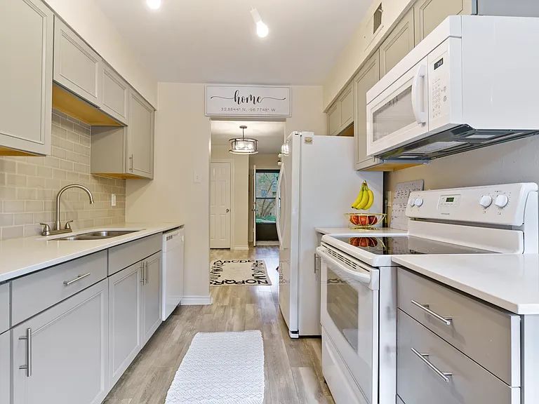 7707 Meadow Park Dr #112 — Photo 5