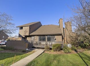 105 Kingsberry Dr, Somerset, NJ 08873