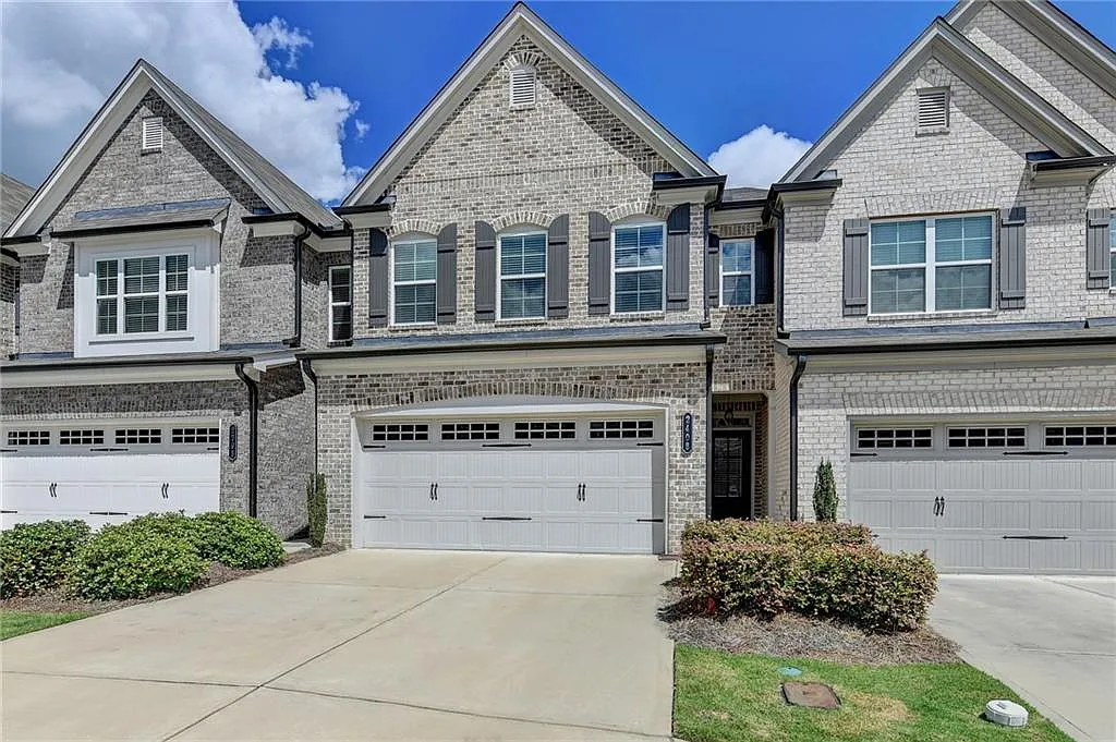3 bed, 1.5 bath, 1891 sqft, $2,150 — Photo 2