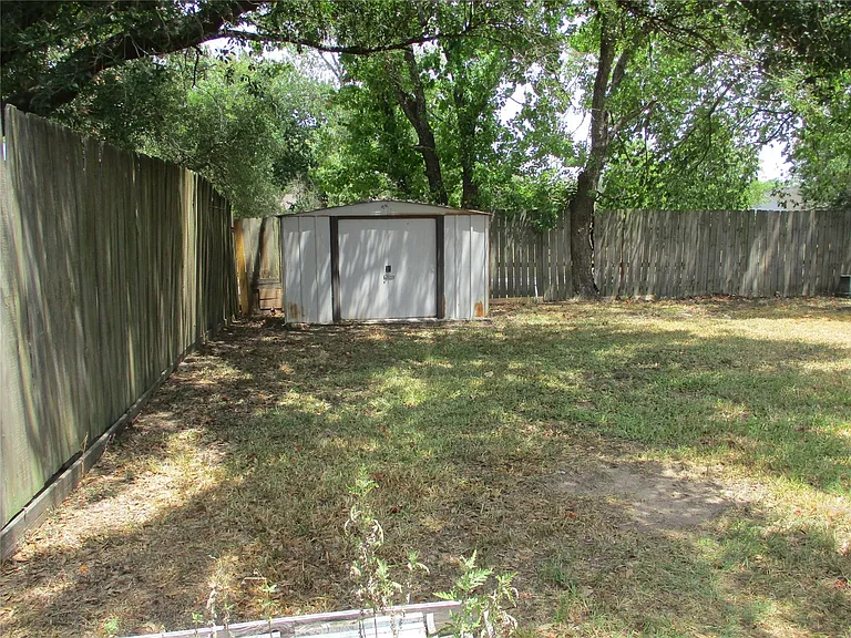 7610 Lemma Dr — Photo 14