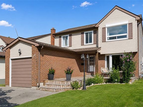 3rd image of 54 Royal Orchard Pl