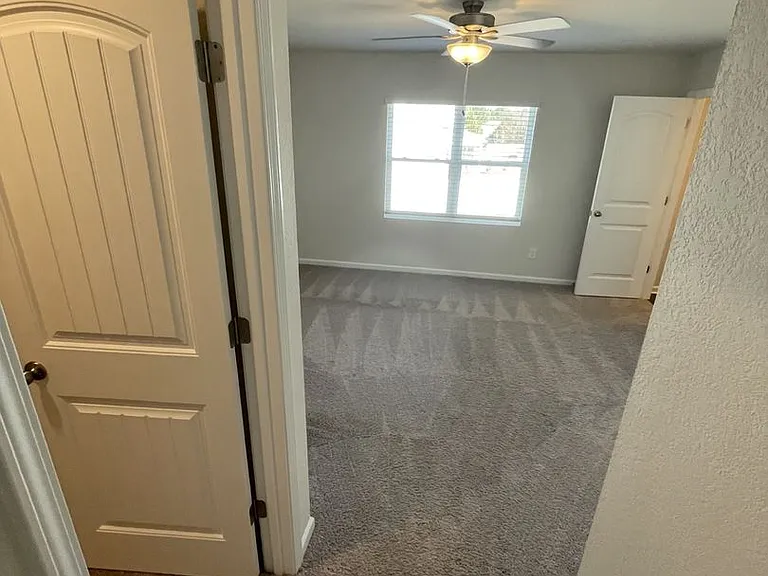 1056 Peony Ln — Photo 9