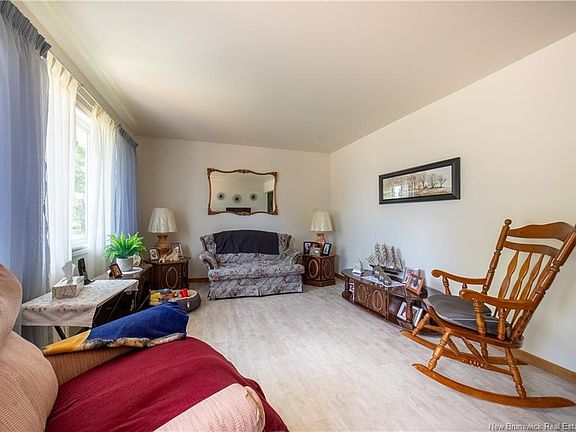 4th image of 2 Manchester Cres