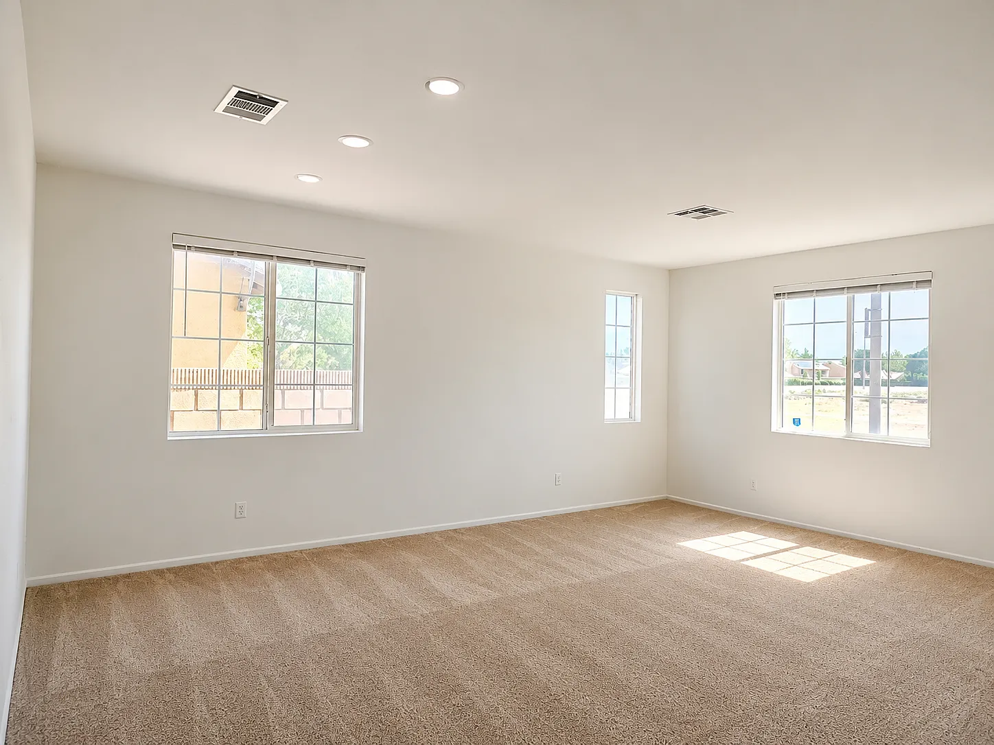 3019 W Newgrove St — Photo 4