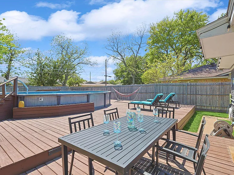 530 E Tyler St — Photo 31