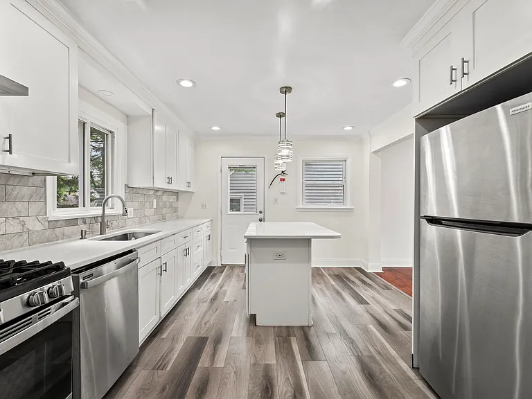 53 Oneida Ave — Photo 5