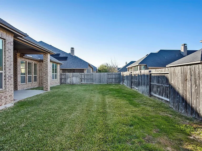 29110 Davenport Dr — Photo 45