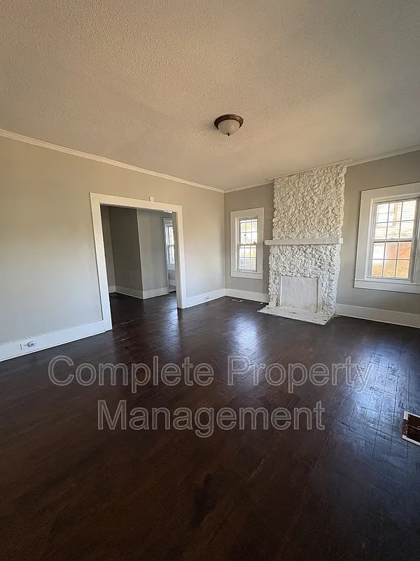 3 bed, 2.0 bath, 1134 sqft, $1,100 — Photo 2