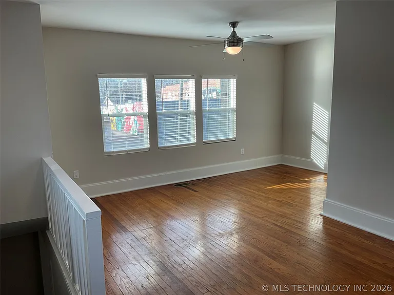 1347 E 6th St — Photo 13