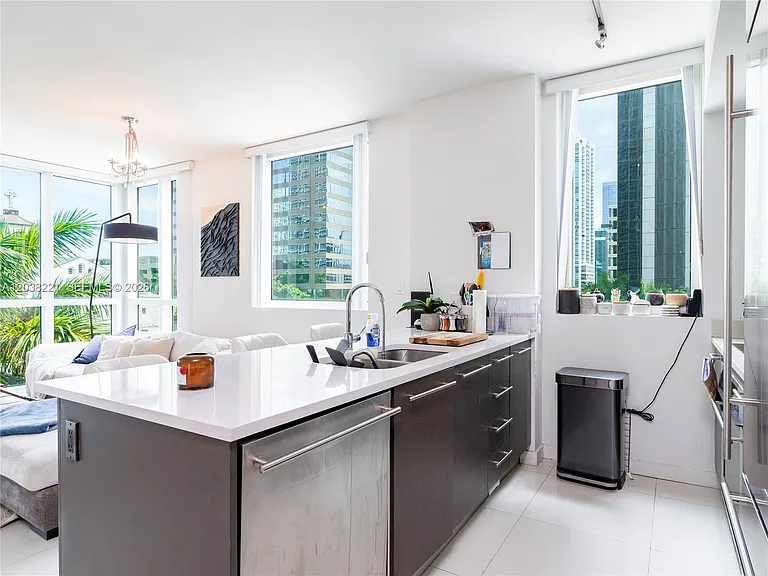 500 Brickell Ave #402 — Photo 5