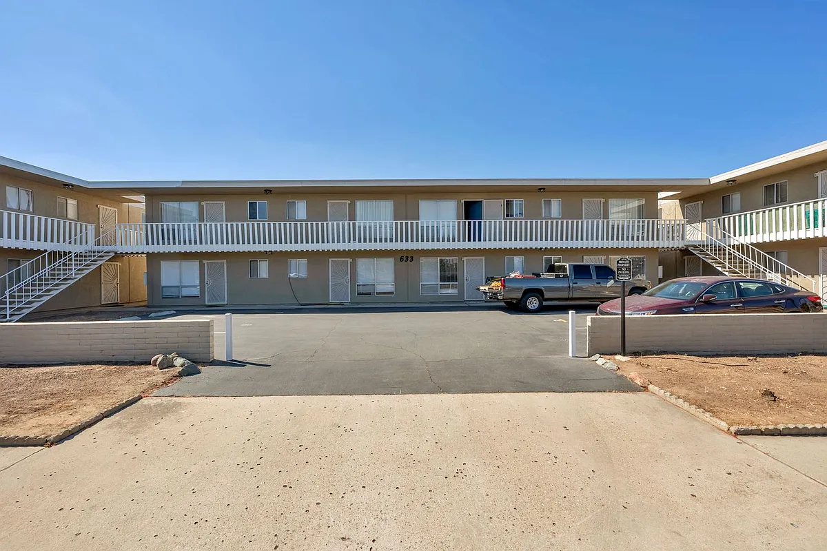 Building Photo - 633 E Park Cielo Apartments On Park