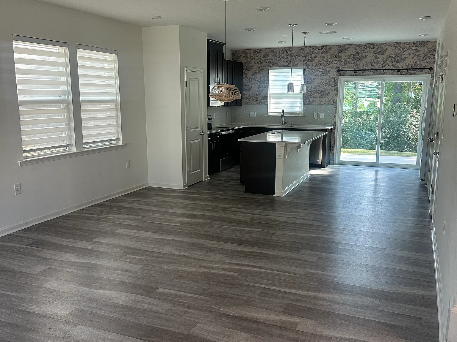 3 bed, 1462 sqft, $1,990 — Photo 4