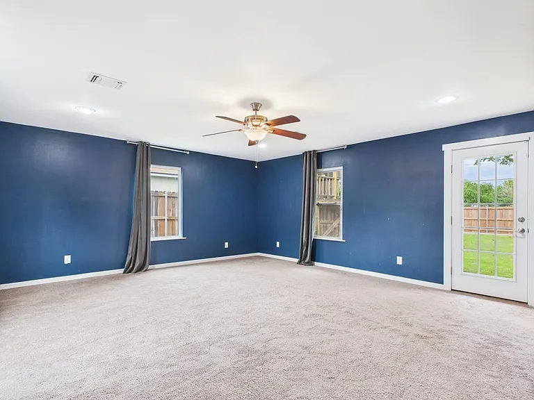 409 S Pear St — Photo 29
