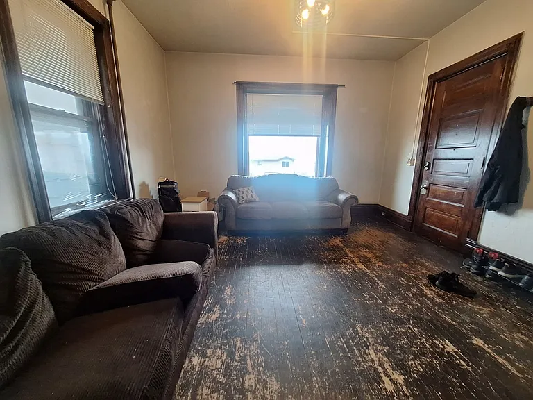 529 W 4th St #1 — Photo 4