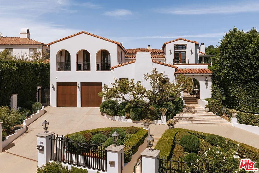 6 bed, 8.5 bath, 7200 sqft, $50,000 — Photo 1
