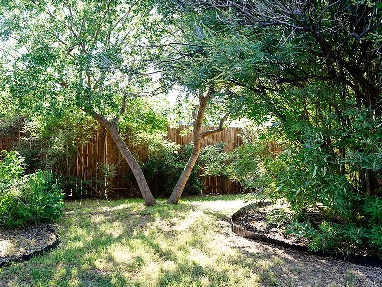1215 Dorchester Dr — Photo 21