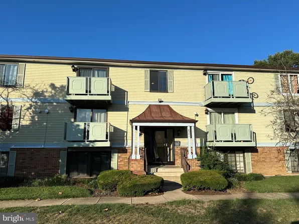 8381 Brockham Dr APT F, Alexandria, VA 22309