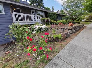 9015 NE 152nd Pl, Bothell, WA 98011