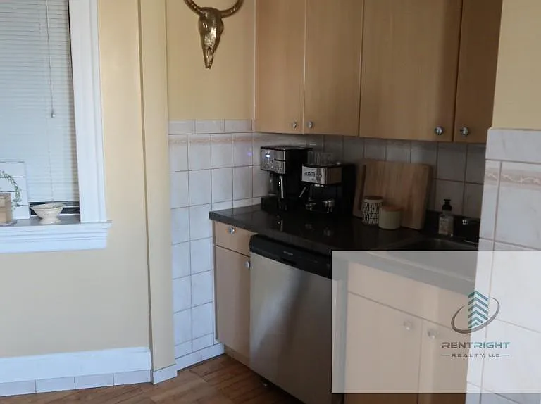 1547 W Blackhawk St #2C — Photo 14