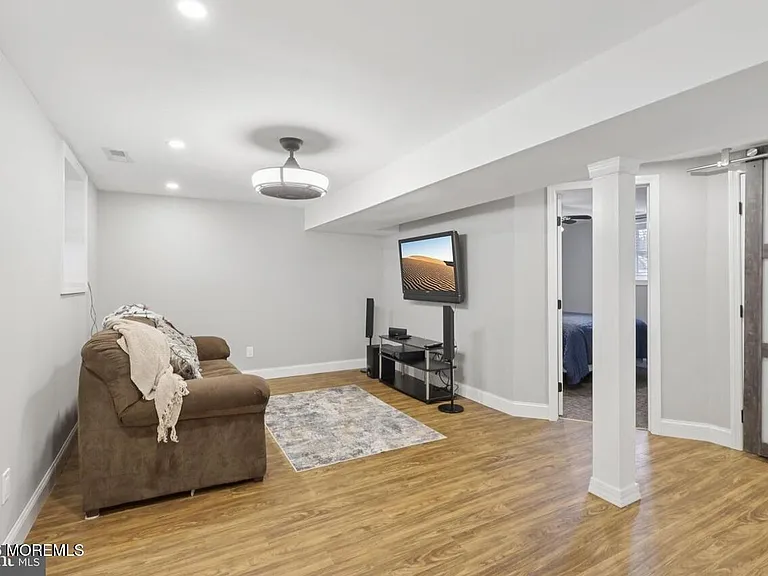 118 Darien Rd — Photo 8