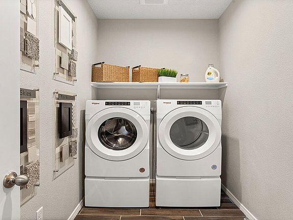 4th image of 3296 Dijamant SE