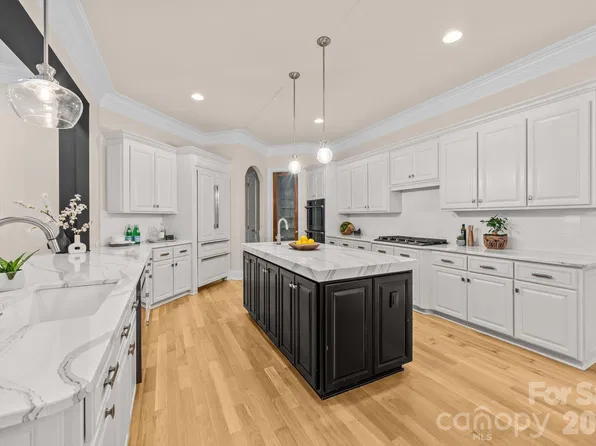 107 McAuley Ct, Mooresville, NC 28117