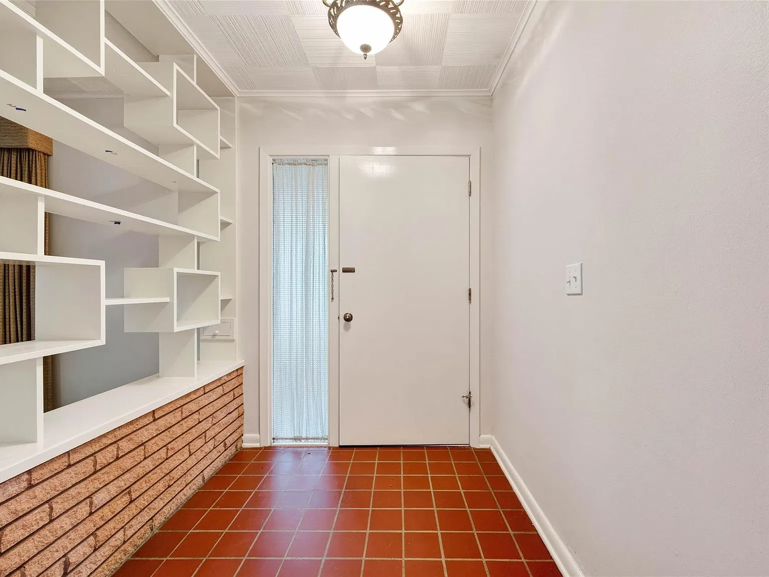 3 bed, 2.0 bath, 2581 sqft, $2,375 — Photo 3
