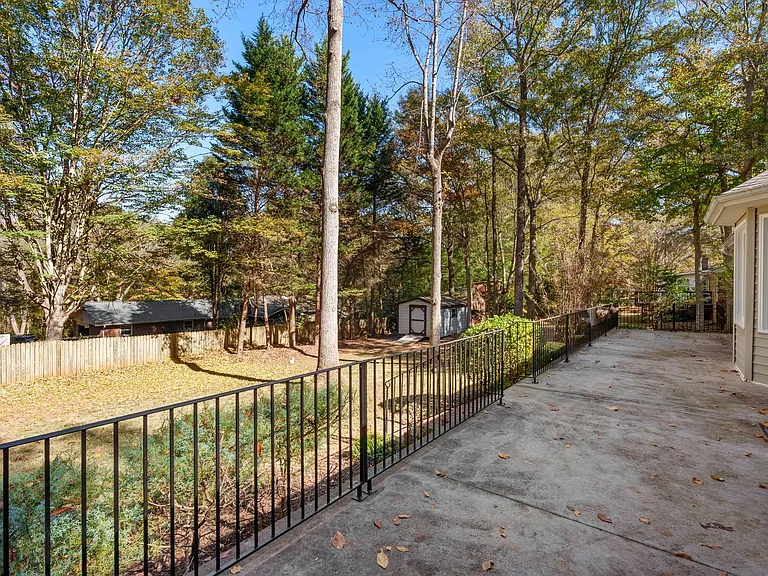 22 Country Club Dr — Photo 27