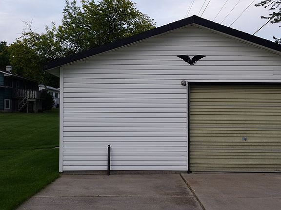 detached garage