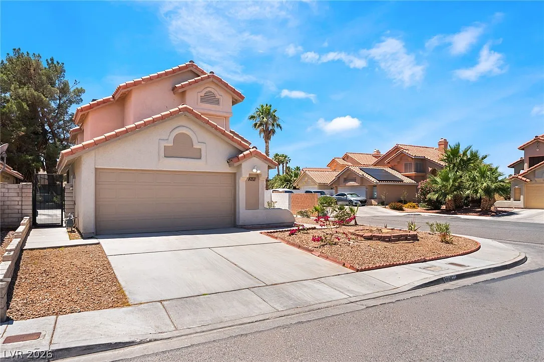 3 bed, 2.5 bath, 1609 sqft, $2,100 — Photo 4